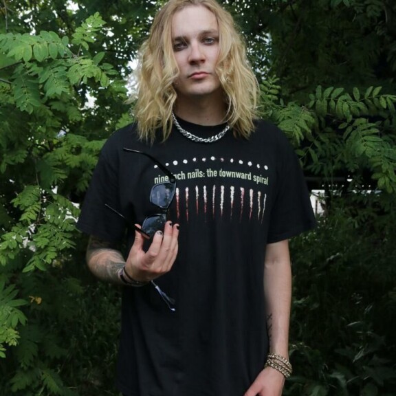 Joel suosittelee, ettei treffeillä kannata olla kännissä. Joel Hokka