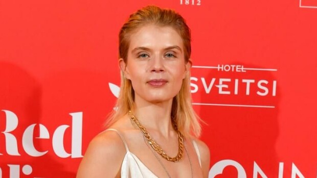 Näin se tehtiin! Näyttelijä Alina Tomnikov paljastaa hullunkurisen yksityiskohdan kameran takaa alina tomnikov