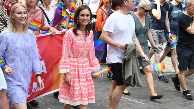 Pääministeri Sanna Marin osallistui Pride-kulkueeseen - katso kuva ja video! Sanna Marin