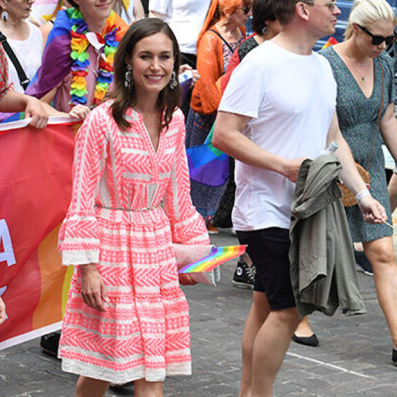 Pride-kulkueessa riitti kuumuutta ja ihmisiä - tunnistatko nämä kulkueessa olleet julkkikset? sanna marin
