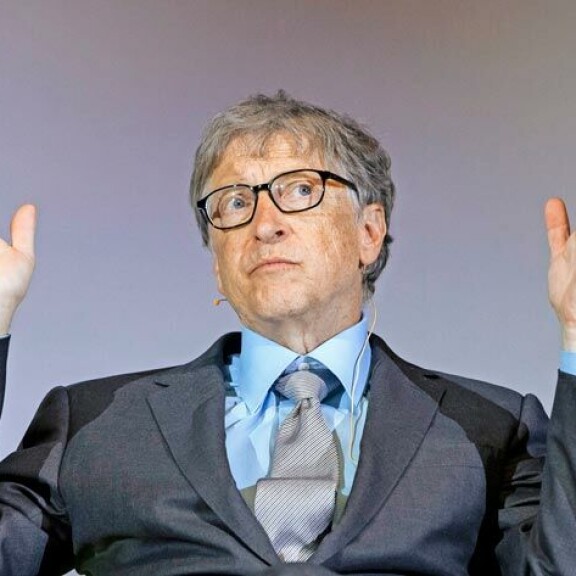Rihanna iski meikkisuoneen, Ally McBeal -tähti sijoitti koripalloon – näin maailman rikkaimmat julkkikset loivat omaisuutensa Bill Gates