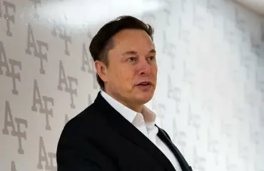 Elon Musk nappasi maailman rikkaimman ihmisen tittelin – varallisuus vastaa suomalaistaviksen viiden miljoonan vuoden tuloja 