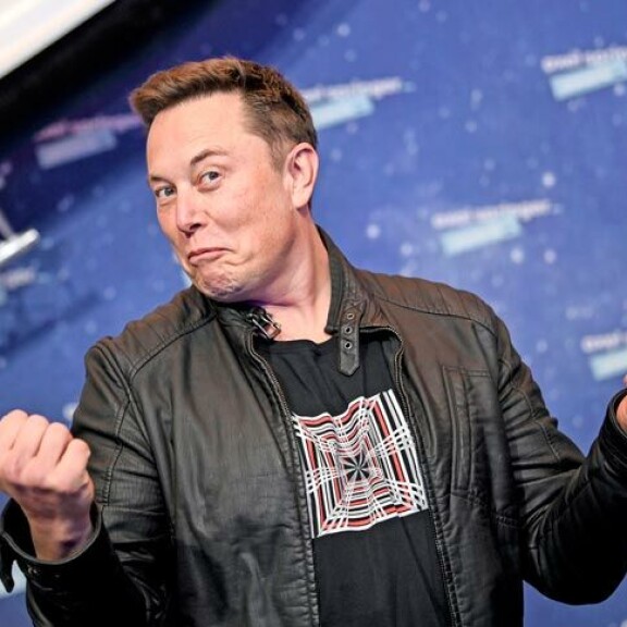 Elon Musk nappasi maailman rikkaimman ihmisen tittelin – varallisuus vastaa suomalaistaviksen viiden miljoonan vuoden tuloja Elon Musk