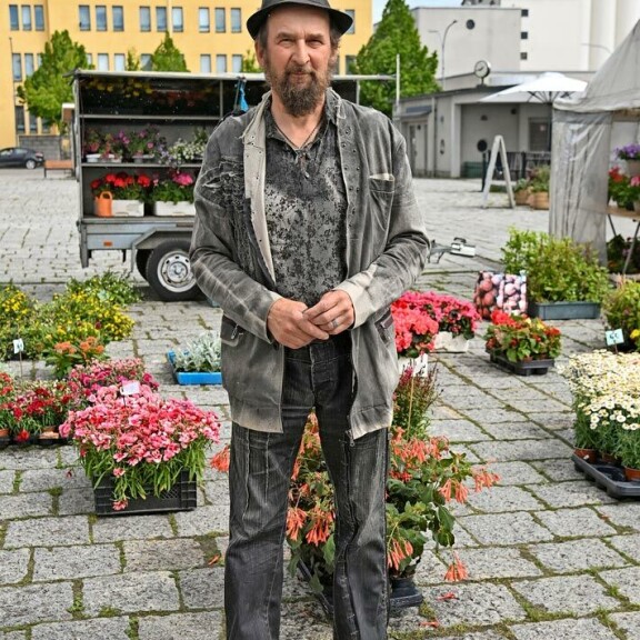 Juomamiehiä Terho ei ole. Sairauden takia hän sai kuitenkin uuden maksan vuonna 2011. – Sain varmaan nuorekkaan, parikymppisen maksan, Terho iloitsee. Juomamiehiä Terho ei ole. Sairauden takia hän sai kuitenkin uuden maksan vuonna 2011. – Sain varmaan nuorekkaan, parikymppisen maksan, Terho iloitsee.