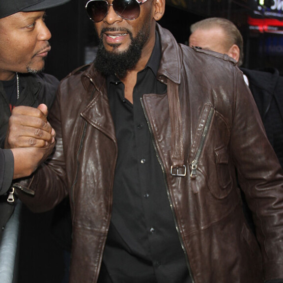 R. Kelly tiedetään I Believe I Can Fly ja Burn It Up – kappaleistaan. R. Kelly