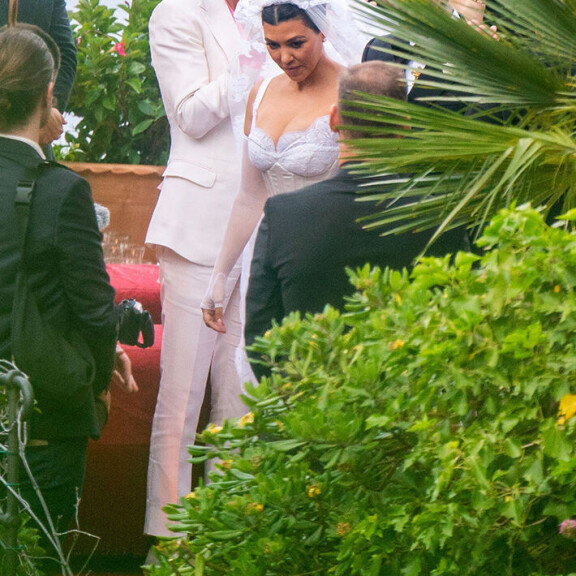 Kourtney ja Travis ovat menneet tänä vuonna naimisiin jo peräti kolmesti, joista viimeisin kerta Italian ihanissa maisemissa sinetöi heidän rakkautensa. Travis Barker ja Kourtney Kardashian