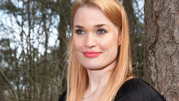 Poikaystävänsä paljastanut Iida Ketola avautuu ongelmistaan - vitsailee kuristamisjäljillä! Iida Ketola