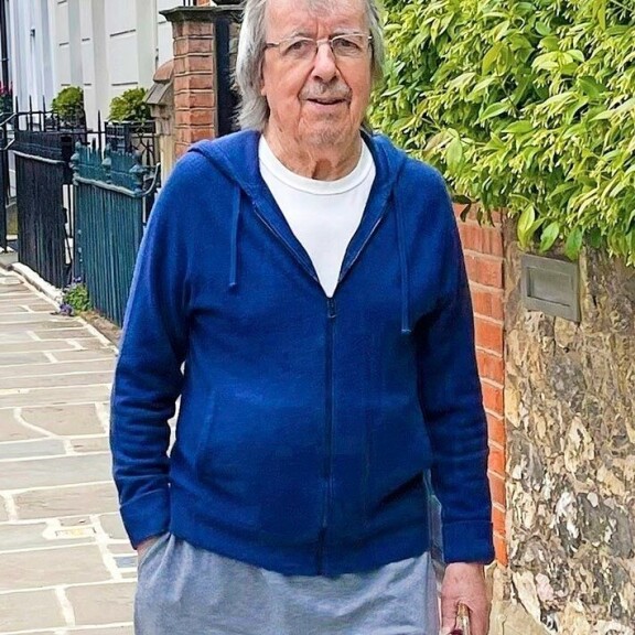 Rollareiden basisti Bill Wyman lopetti bändissä 1993. Häntä tuuraa Darryl Jones, joka ei kuitenkaan viralliseti kuulu bändiin. Rollareiden basisti Bill Wyman lopetti bändissä 1993. Häntä tuuraa Darryl Jones, joka ei kuitenkaan viralliseti kuulu bändiin.