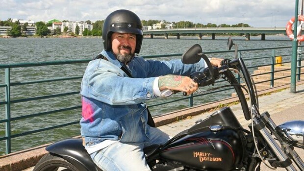 Esko Eerikäinen esittelee Harley-Davidsoninsa: Mötley Cruen Girls Girls Girls -musiikkivideo herätti kipinän Esko Eerikäinen