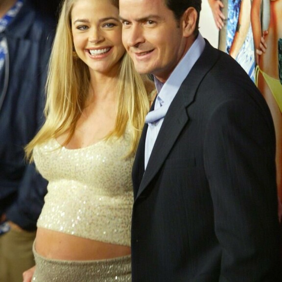 Denise ja Charlie olivat naimisissa vuosina 2002-2006. Pariskunnalla on kaksi yhteistä lasta. Kuva vuodelta 2004. Denise Richards ja Charlie Sheen