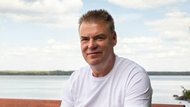 Raimo Helminen paljastaa juhannustraditionsa: Käännyin Italiassa punaviinimieheksi Raimo Helminen