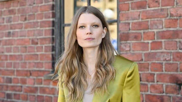 Kansainvälinen huippumalli Saara Sihvonen: Elin kulkurina 32 kilon matkalaukun kanssa Saara Sihvonen