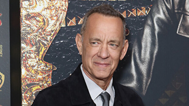 Tom Hanksin terveys huolettaa – promosi tuoretta Elvis-elokuvaa tärisevin käsin tom hanks