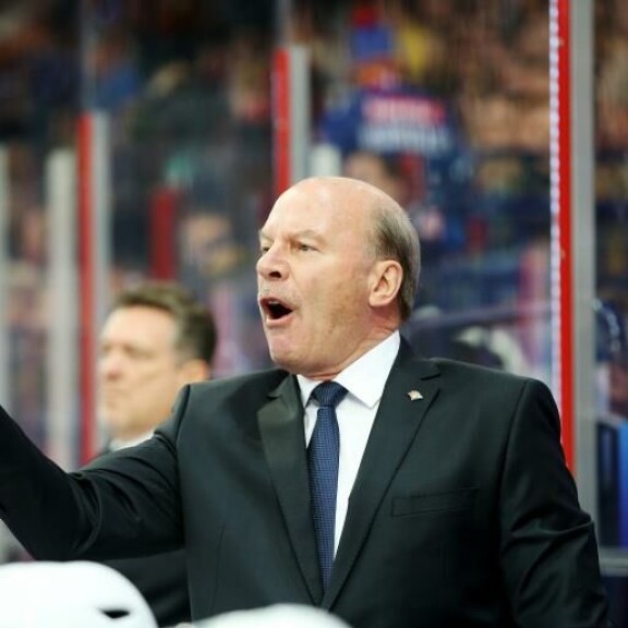 Jääkiekkomaailman viimeiseiksi tyranniksi kutsuttu Mike ”Iron Mike” Keenan, 72, osaa myös valmentaa. Kiistelty kiekkomies koutsasi New York Rangersin keväällä 1994 Stanely Cup -mestariksi. Jääkiekkomaailman viimeiseiksi tyranniksi kutsuttu Mike ”Iron Mike” Keenan, 72, valmensi New York Rangersin keväällä 1994 Stanely Cup -mestariksi.
