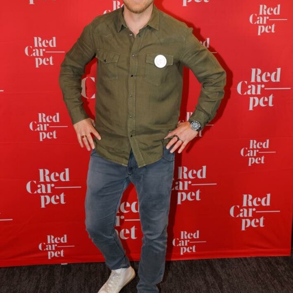 Näyttelijänä, elokuvapomona ja Red Carpet -leffafestarin johtajana tunnettu Antti Luusuaniemi, 42, on kova pesäpallofani. Hän on Hyvinkään Tahkon kasvatti ja A-poikien Suomen mestari vuosimallia 1997. Näyttelijänä, elokuvapomona ja Red Carpet -leffafestarin johtajana tunnettu Antti Luusuaniemi, 42, on kova pesäpallofani. Hän on Hyvinkään Tahkon kasvatti ja A-poikien Suomen mestari vuosimallia 1997.