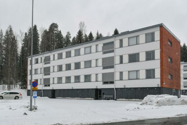 Täällä kaikki oikeasti tapahtui. Suomen rikoshistorian kenties kuuluisin piiriystilanne koettiin kevättalvella 1994 Lahden Metsäpellontiellä. Tapaukseen pohjautuvaa tv-sarjaa on kuvattu kesällä 2022 Tampereella. Suomen rikoshistorian kenties kuuluisin piiriystilanne koettiin kevättalvella Lahden Metsäpellontiellä. Tapaukseen pohjautuvaa tv-sarjaa on kuvattu kesällä Tampereella.
