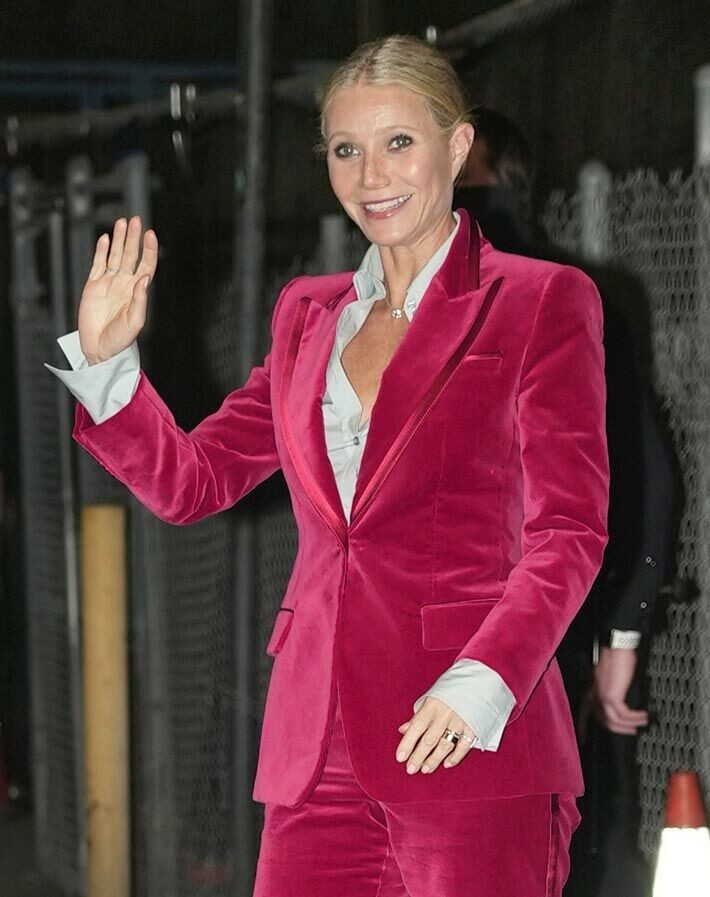 – Fantastista, Gwyneth Paltrow hehkutti sydänten kera somessa kihlajaisuutisesta luettuaan. – Fantastista, Gwyneth Paltrow hehkutti sydänten kera somessa kihlajaisuutisesta luettuaan.