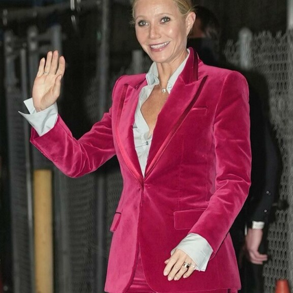 – Fantastista, Gwyneth Paltrow hehkutti sydänten kera somessa kihlajaisuutisesta luettuaan. – Fantastista, Gwyneth Paltrow hehkutti sydänten kera somessa kihlajaisuutisesta luettuaan.