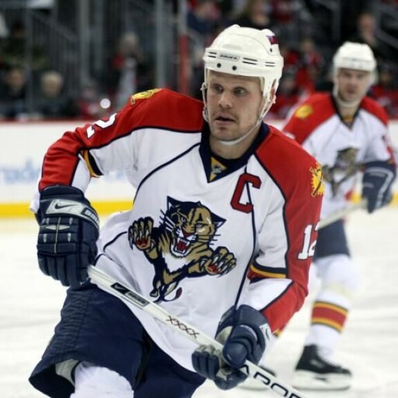 Olli Jokinen kuuluu Florida Panthersin seurahistorian suuruuksien joukkoon. Kuva vuodelta 2007, kun Mike Keenan oli jo saanut potkut seurasta. Olli Jokinen kuuluu Florida Panthersin seurahistorian suuruuksien joukkoon. Kuva vuodelta 2007, kun Mike Keenan oli jo saanut potkut seurasta.