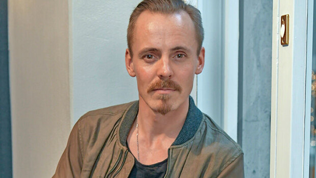 Jasper Pääkkönen fiilistelee isyyttä paratiisirannalla - harvinainen kuva Jasper Pääkkönen