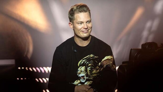 Jare Tiihonen palasi someen! Tältä hän näyttää nyt: 'Kesäpojat päivystää' Jare Tiihonen