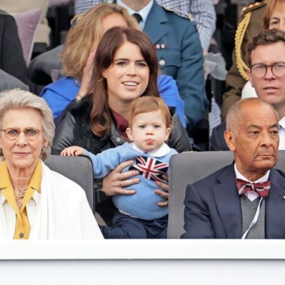 Yleisön pettymykseksi Harry ja Meghan eivät esitelleet kameroille lapsiaan Archieta ja Lilibetiä, mutta kansa näki ensimmäisen kerran prinsessa Eugenien August-pojan. Yleisön pettymykseksi Harry ja Meghan eivät esitelleet kameroille lapsiaan Archieta ja Lilibetiä, mutta kansa näki ensimmäisen kerran prinsessa Eugenien August-pojan.