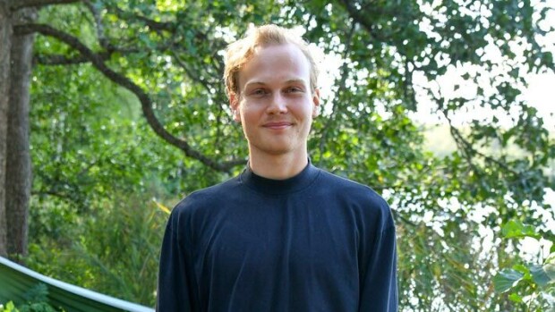 Aikuiset-sarjasta tutun Elias Salosen silmät avautuivat Hollywoodissa: Jenkeissä todella pyritään… Elias Salonen