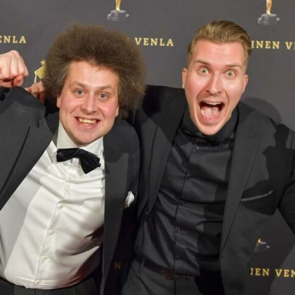 Vikin ja Köpin YleX Naurumaraton on palkittu parhaan ohjelman Kultaisella Venlalla. Vikin ja Köpin YleX Naurumaraton on palkittu parhaan ohjelman Kultaisella Venlalla.
