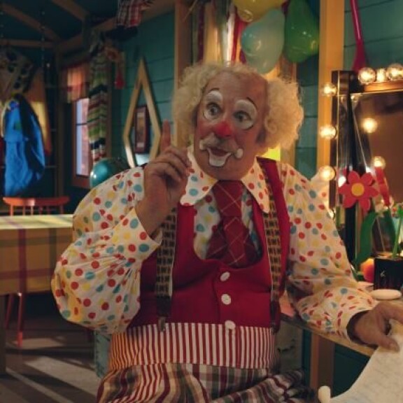 Vesa Vierikko astuu tulevassa Pelle Hermanni -elokuvassa Veijo Pasasen suuriin pellekenkiin. Vesa Vierikko astuu tulevassa elokuvassa Veijo Pasasen suuriin pellekenkiin.