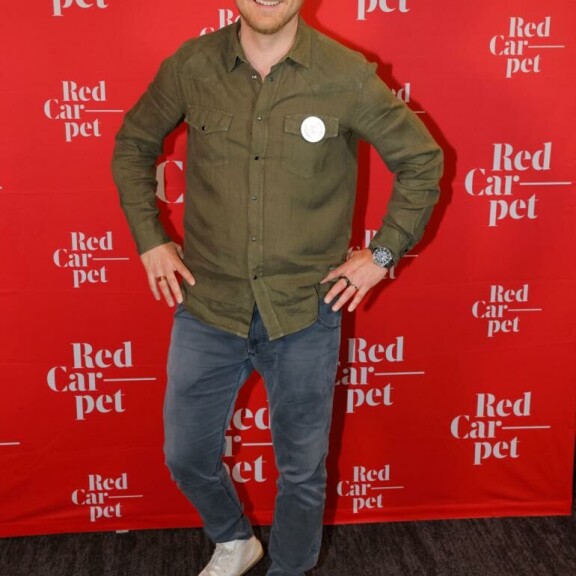 Näyttelijä ja käsikirjoittaja Antti Luusuaniemi, 42, perusti vuonna 2017 Hyvinkäälle Red Carpet -elokuvafestivaalin, jonka taiteellisena johtajana toimii. Näyttelijä ja käsikirjoittaja Antti Luusuaniemi, 42, perusti vuonna 2017 Hyvinkäälle Red Carpet -elokuvafestivaalin, jonka taiteellisena johtajana toimii.