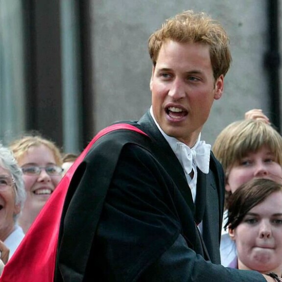 Onnea 40-vuotiaalle Williamille! Tiedätkö, mikä on prinssin suosikkiherkku, mitä hän tienaa ja mihin hömppäsarjaan on koukussa? Prinssi William