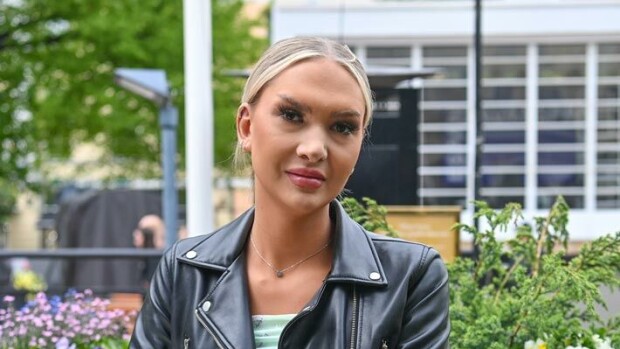 Tosi-tv-tähti Ella Toivainen kauneusoperaatiostaan: Toipuminen voi kestää vuoden Ella Toivainen