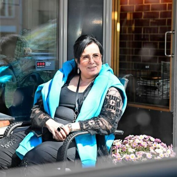 Kaija oli tyytyväinen nautittuaan terassilla maittavan keittoaterian ja ruisleipää. Kaija oli tyytyväinen nautittuaan terassilla maittavan keittoaterian ja ruisleipää.