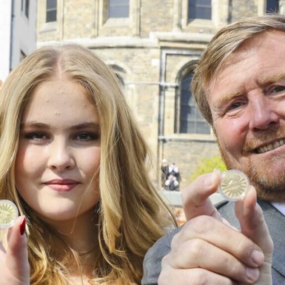 Amalia valitsi toisenlaisen opintien kuin isänsä nuorena. Hollannin prinsessa Amalia ja kuningas Willem-Alexander