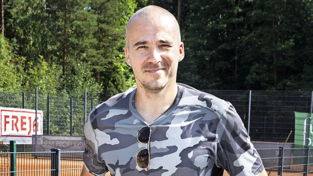 Varkaita! Aleksi Valavuorea odotti järkyttävä näky studiolla - Teemu Selänteen arvokas pelipaita vietiin Aleksi Valavuori