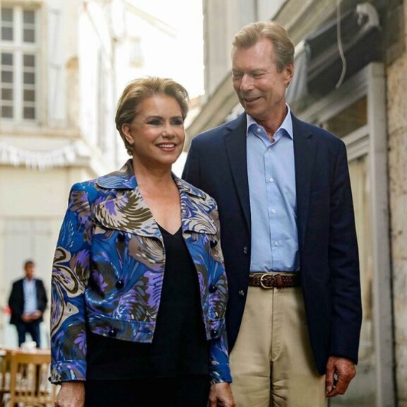 Maria Teresa on syntyjään kuubalainen. Hän tapasi luxemburgilaisen prinssin opiskellessaan Genevessä. Luxemburgin hallitsijapari Henri ja Maria Teresa