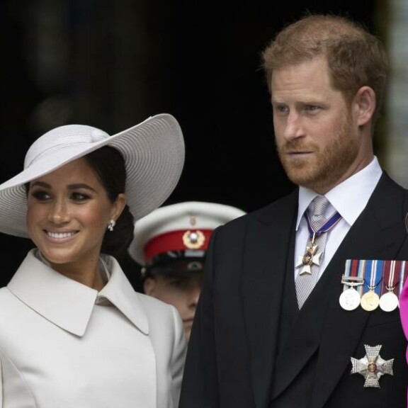 Lilibet on perinyt isältään punaisen tukan, mutta yhdennäköisyyttä Meghan-äitiin on hankala hahmottaa. MEGHAN, HARRY