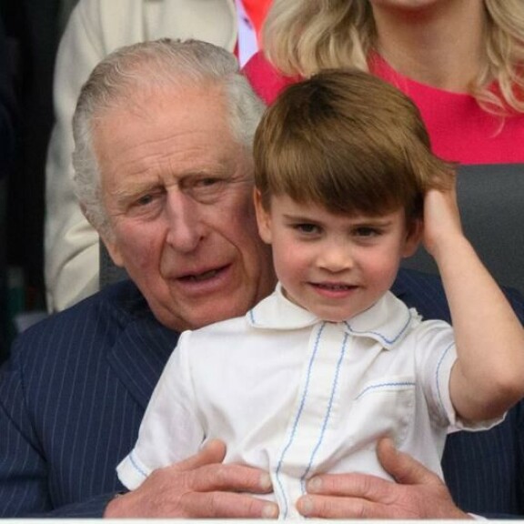 Charlesin ja Louis'n suhde vaikuttaa lämpimältä. Isoisä sai hymyjä ja haleja pojanpojaltaan. Prinssi Charles ja Louis