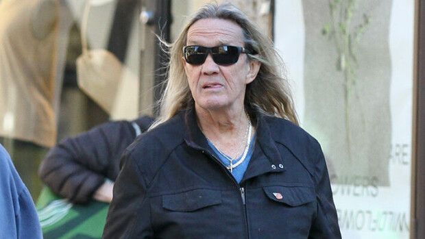Kukaan ei tunnistanut maailmantähtiä! Iron Maidenin jäsenet nauttivat kesäisestä Helsingistä - paparazzikuvat Nicko McBrain