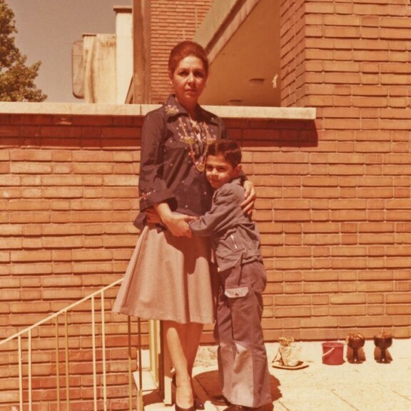 Armanilla oli poikkeuksellinen läheinen suhde äitiinsä Aidaan. – Hän oli suuri tuki ja turva elämässäni, meni minulla sitten hyvin tai huonosti. Armanilla oli poikkeuksellinen läheinen suhde äitiinsä Aidaan. – Hän oli suuri tuki ja turva elämässäni, meni minulla sitten hyvin tai huonosti.