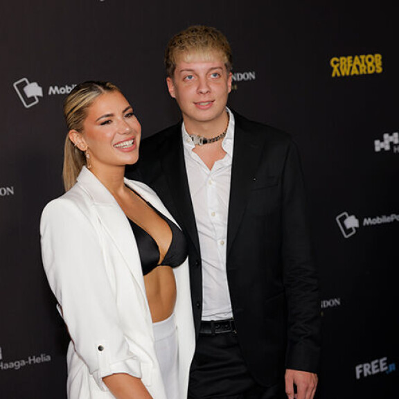 William ja hyvinvointivaikuttaja Linda Manuella poseerasivat yhdessä kameroille. William ja Linda Manuella
