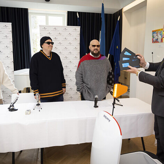 Viron e-kansalaisuudet saivat räppärit iloisiksi. Teflarit