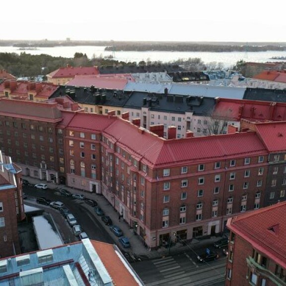 Uudessa ökyasunnossa eteläisessä Helsingissä on liki 30 neliötä lisää tilaa. Uudessa ökyasunnossa eteläisessä Helsingissä on liki 30 neliötä lisää tilaa.