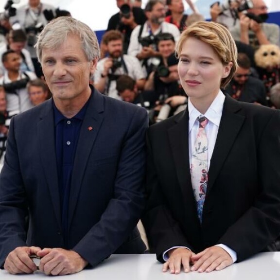 Kristenin rinnalla elokuvaa tähdittävät Viggo Mortensen ja Léa Seydoux. Viggo Mortensen ja Léa Seydoux