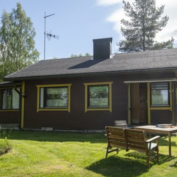 Suvin ja Simon mukaan 1960-luvulla rakennettu mökki kaipasi remonttia, sillä se ei nykyisellään vastannut perheen tarpeita. Pariskunnalla on kolme alle kouluikäistä poikaa. Suvi Teräsniska