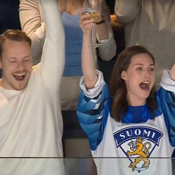 Sanna ja Markus iloitsivat kiekkokullasta sunnuntaina Tampereella. Sanna ja Markus iloitsivat kiekkokullasta sunnuntaina Tampereella.