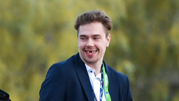 Lempeä Tampereen yössä - suomalainen NHL-tähti suuteli kaunista blondia - kuva! Juho Lammikko