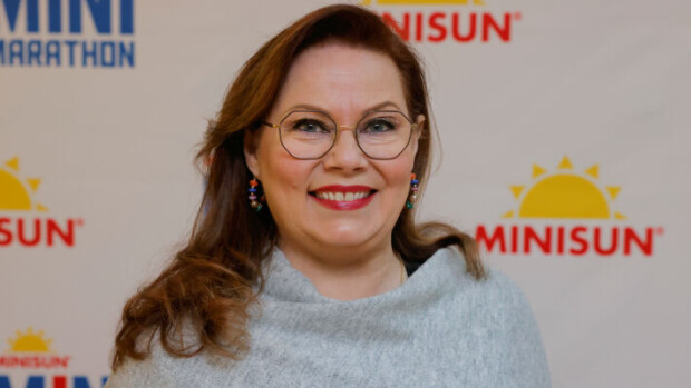 Nina Mikkonen harvinaisen avoimena pälvikaljustaan: 'Taas yksi hoito tiedossa...' Nina Mikkonen