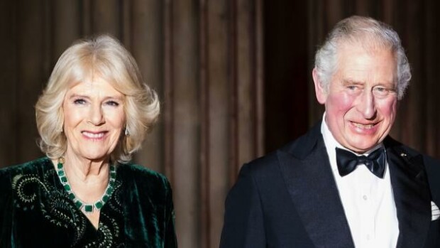 Yllättävää! Prinssi Charles ja herttuatar Camilla mukana suositussa hömppäsarjassa Prinssi Charles ja Cornwallin herttuatar Camilla