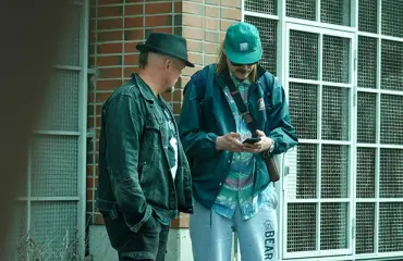 Oh-hoh! Näitä suomalaisia julkkismiehiä ei näytä MM-lätkä kiinnostavan sitten pätkääkään - paljastavat paparazzikuvat!